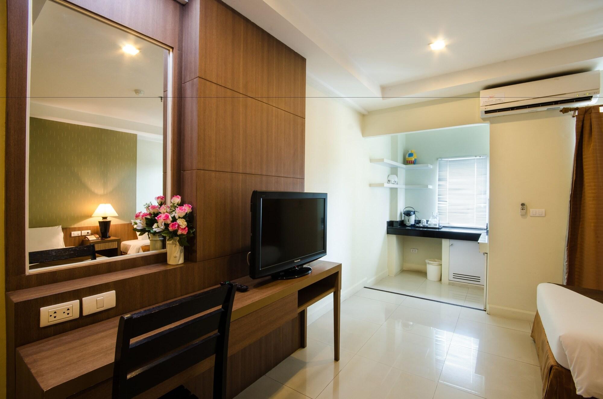 The Platinum Suite Bangkok Exterior foto