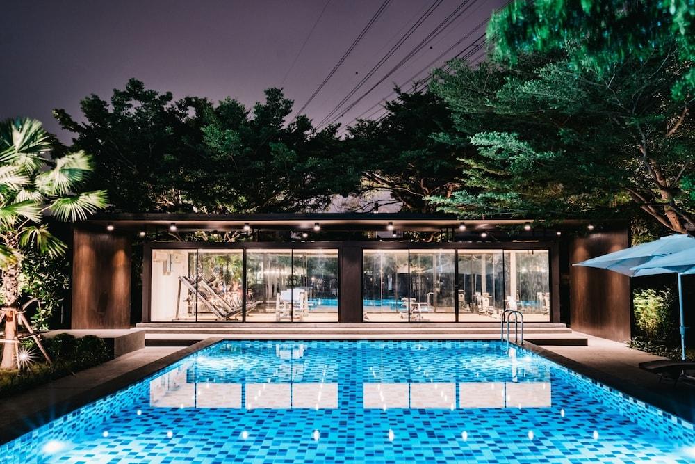 The Platinum Suite Bangkok Exterior foto