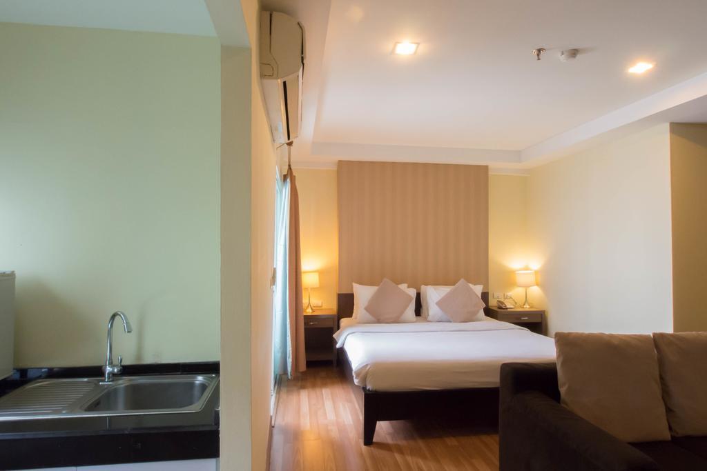 The Platinum Suite Bangkok Exterior foto