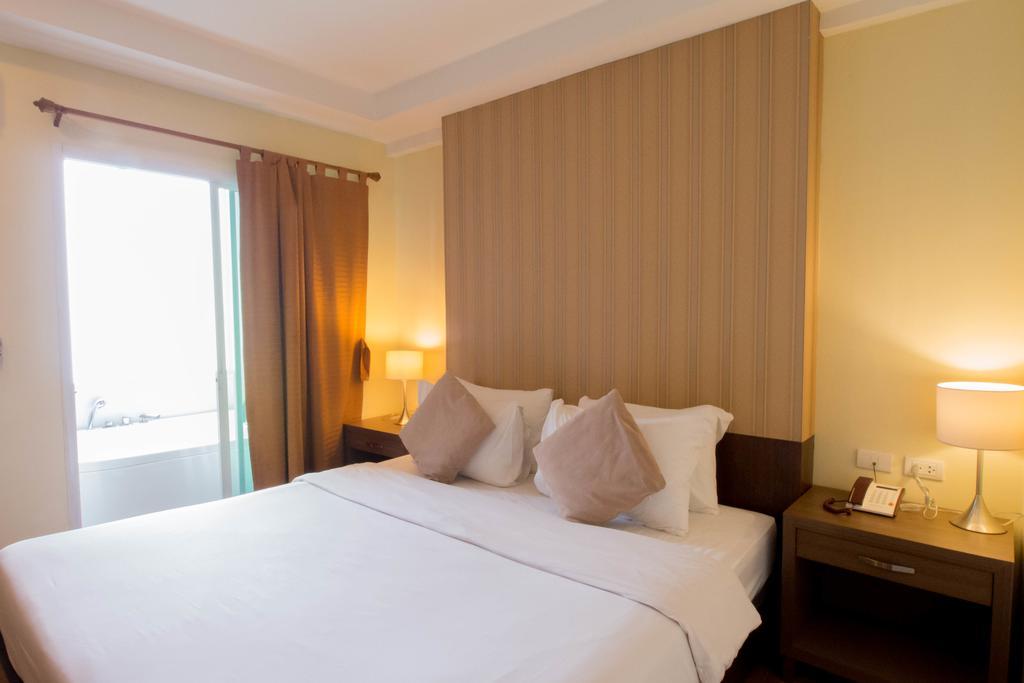 The Platinum Suite Bangkok Exterior foto