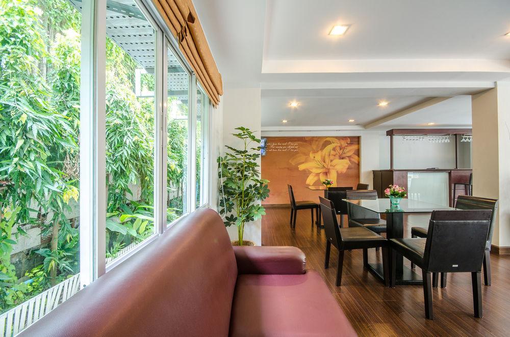 The Platinum Suite Bangkok Exterior foto