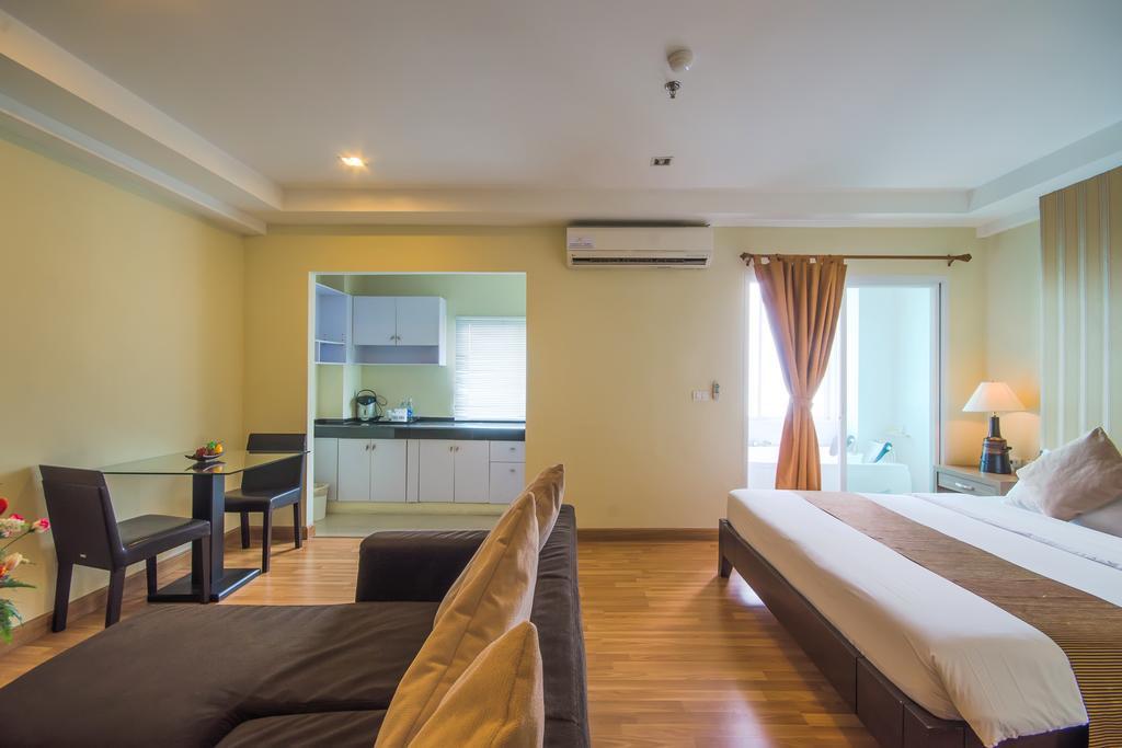 The Platinum Suite Bangkok Exterior foto