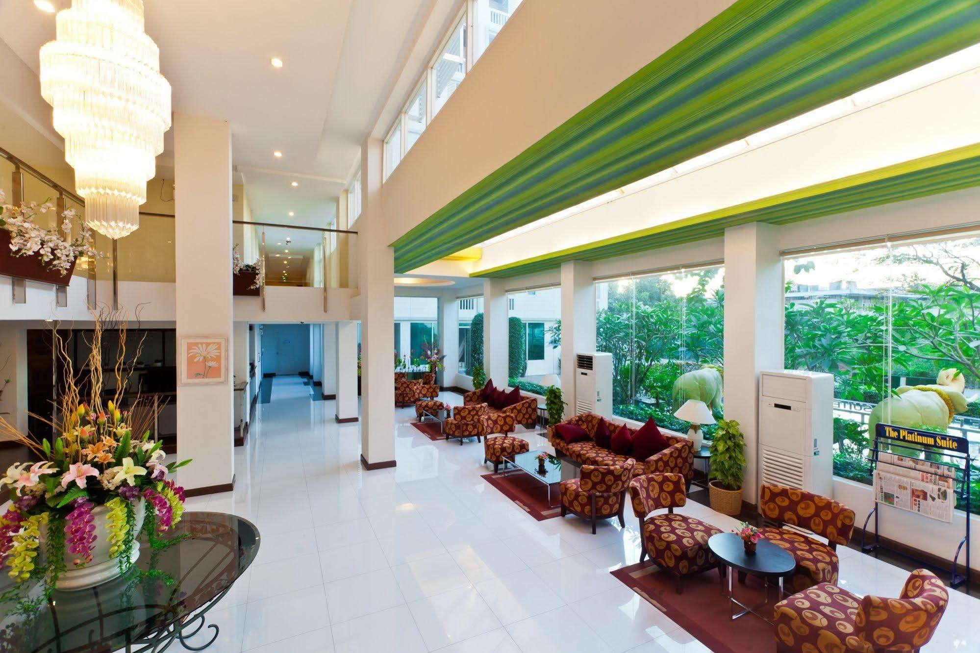 The Platinum Suite Bangkok Exterior foto