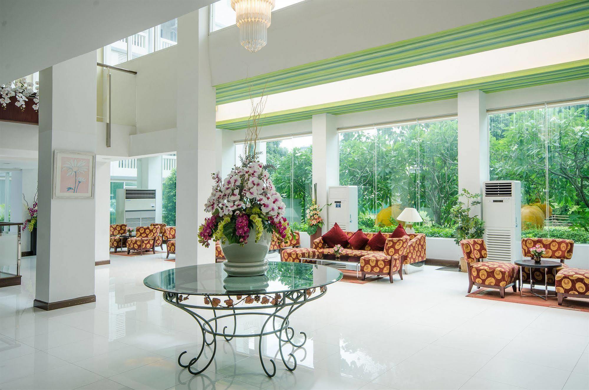 The Platinum Suite Bangkok Exterior foto