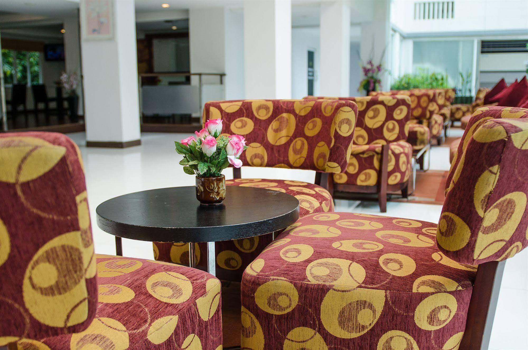The Platinum Suite Bangkok Exterior foto