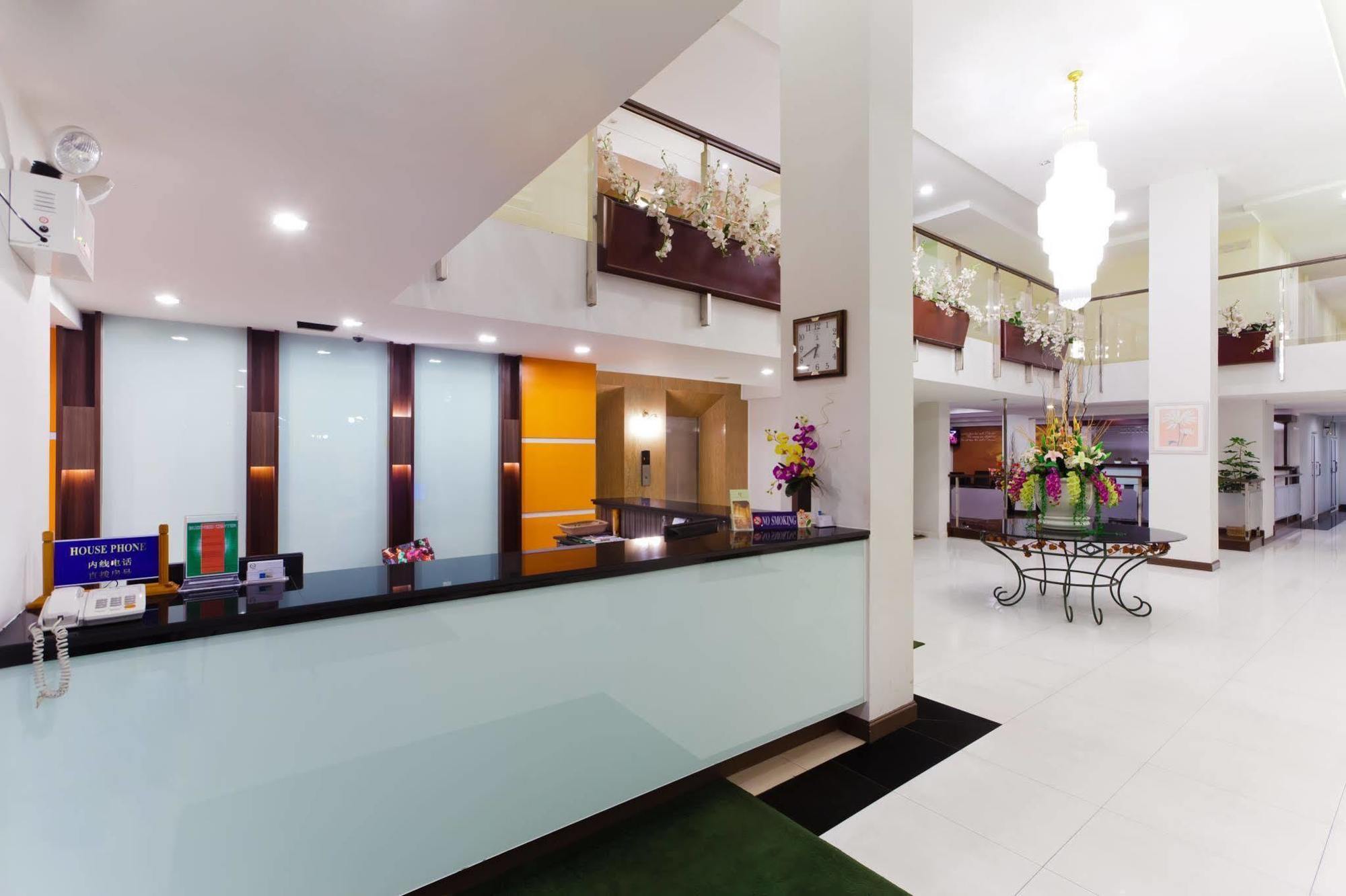The Platinum Suite Bangkok Exterior foto