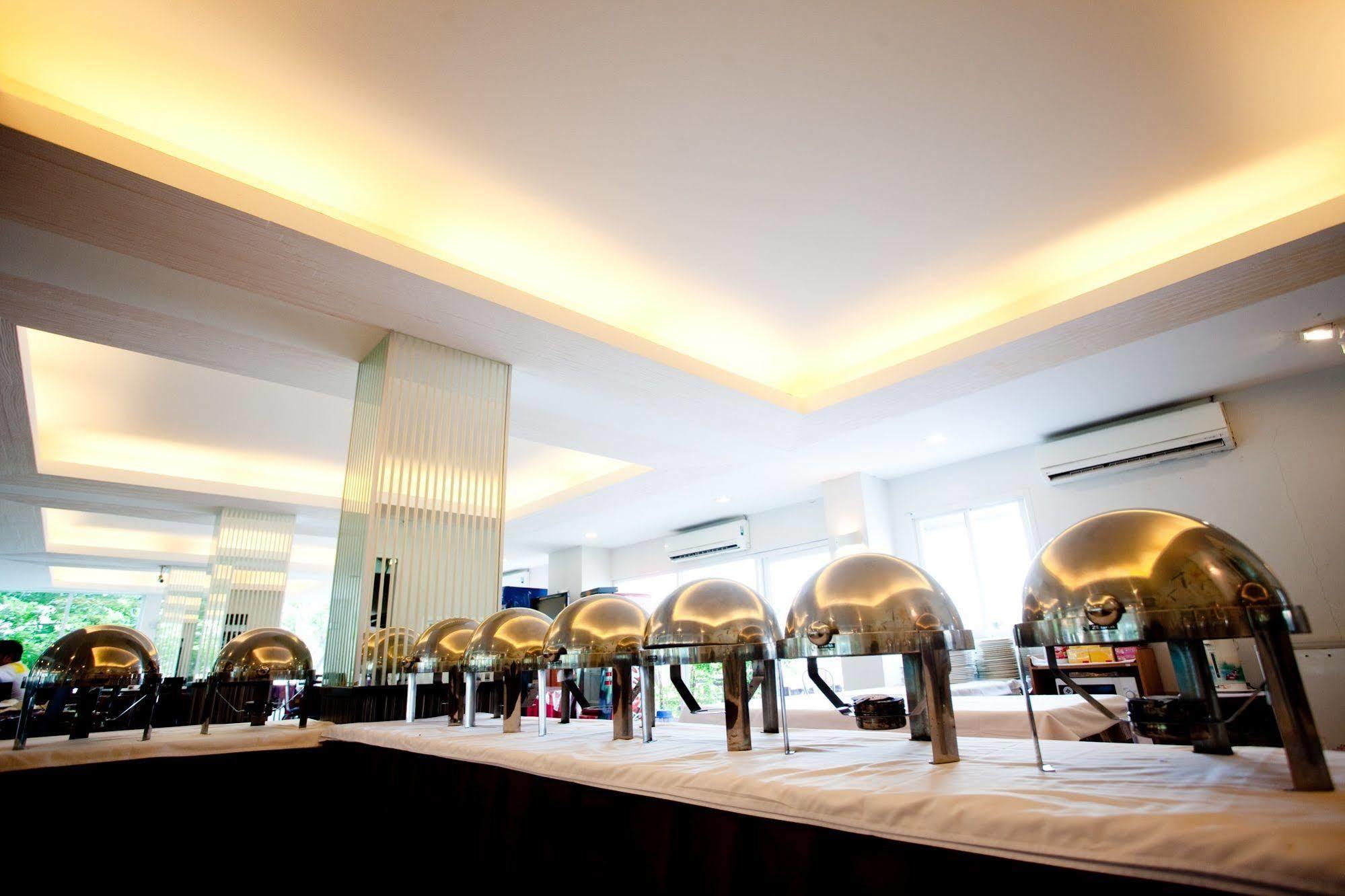 The Platinum Suite Bangkok Exterior foto