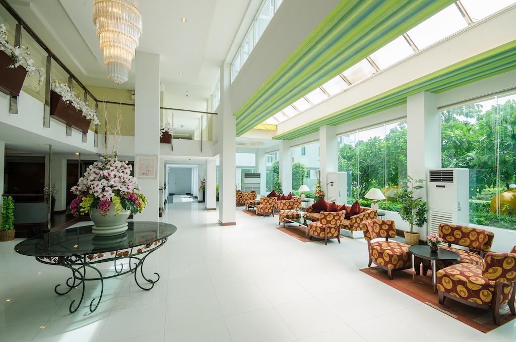 The Platinum Suite Bangkok Exterior foto