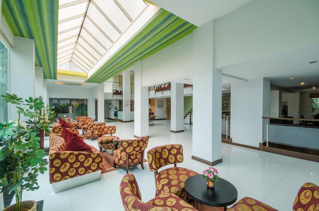 The Platinum Suite Bangkok Exterior foto